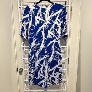 Blue and white bodycon dress wtih 3/4 sleeves